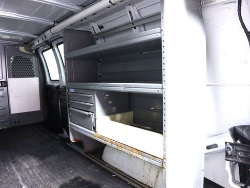 Used 2014 Chevrolet Express 2500 Extended RWD image 25