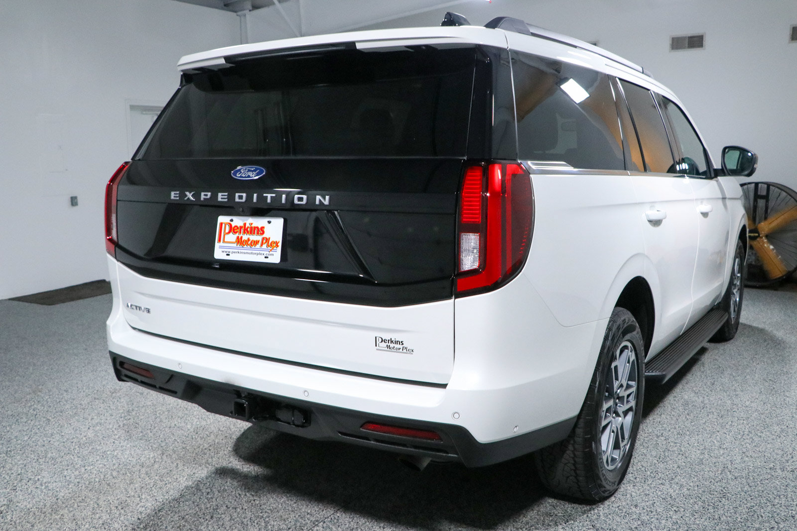 Used 2025 Ford Expedition Active AWD/4WD image 7