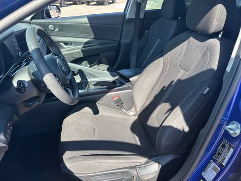 Used 2021 Hyundai Elantra SE FWD image 15