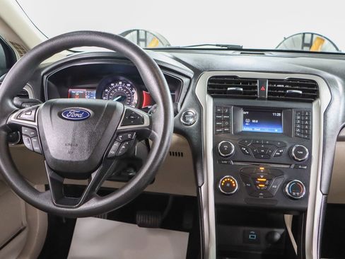 Used 2018 Ford Fusion SE image 17