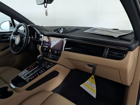 New 2026 Porsche Macan image 19