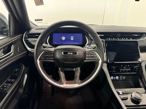 Used 2024 Jeep Grand Cherokee Limited w/ Luxury Tech Group II AWD/4WD image 5