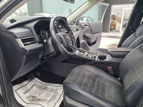 Used 2024 Mitsubishi Outlander SE image 13
