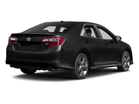 Used 2014 Toyota Camry SE image 2