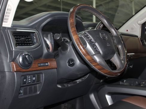 Used 2018 Nissan Titan Platinum Reserve w/ Platinum Utility Package image 15