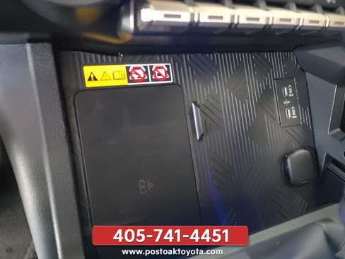 Used 2025 Toyota 4Runner Limited w/ Tow Technology Package AWD/4WD image 14