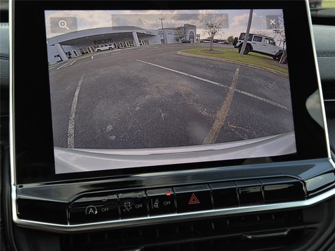 New 2026 Jeep Compass Latitude image 13