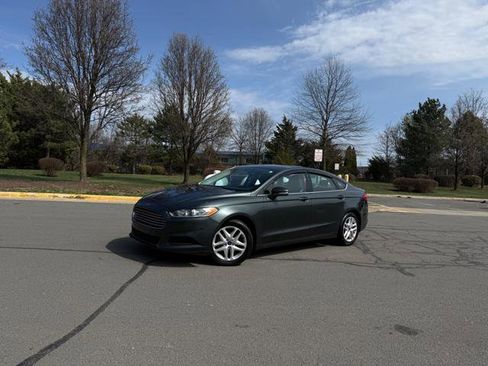 Used 2015 Ford Fusion SE image 1