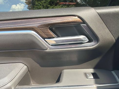 Used 2025 Chevrolet Silverado 1500 LT AWD/4WD image 33