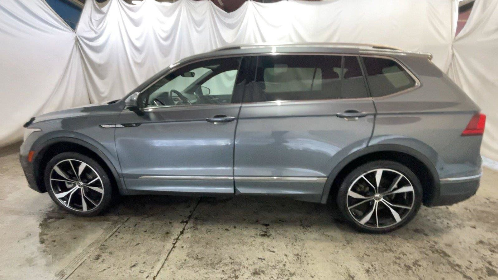 Used 2022 Volkswagen Tiguan SEL R-Line AWD/4WD image 12