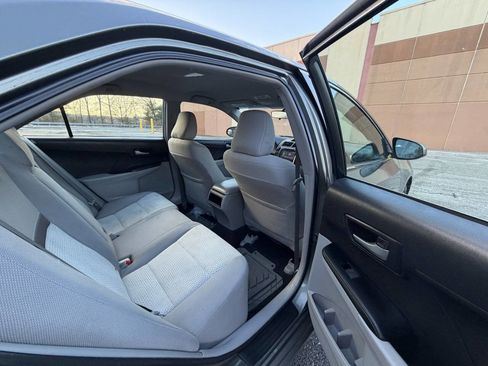 Used 2014 Toyota Camry LE image 10