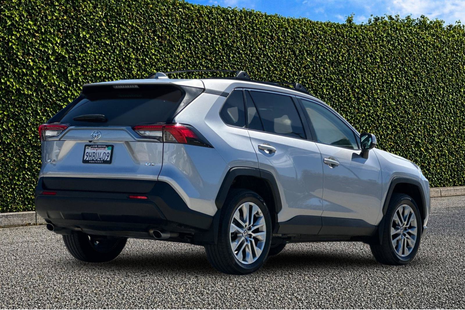 Used 2023 Toyota RAV4 XLE Premium FWD image 4