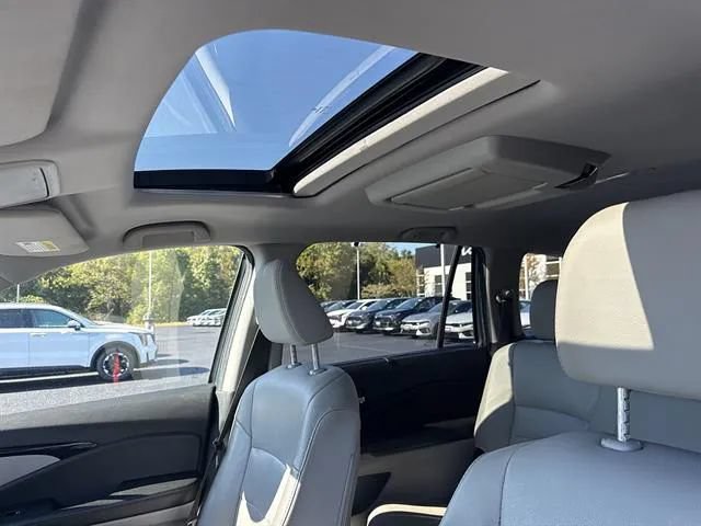 Used 2019 Honda Pilot Touring image 13