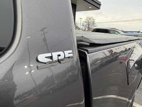 Used 2016 Toyota Tacoma SR5 w/ Exterior Package image 11