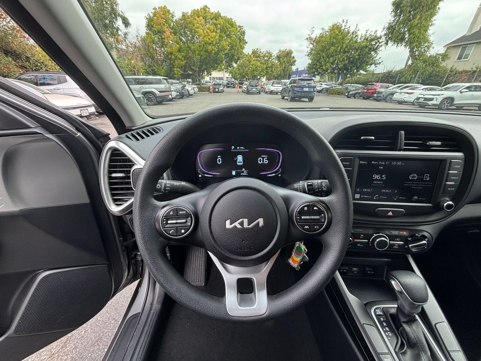 Used 2025 Kia Soul LX w/ LX Technology Package FWD image 31