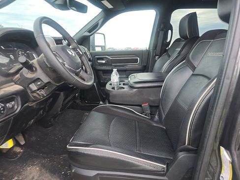 Used 2026 RAM 2500 Laramie AWD/4WD image 2