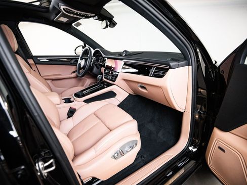 Certified 2026 Porsche Macan AWD/4WD image 27