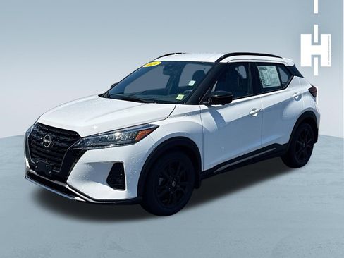 Used 2024 Nissan Kicks SR w/ SR Premium Package FWD image 3