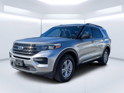Used 2020 Ford Explorer XLT w/ Comfort Package image 7