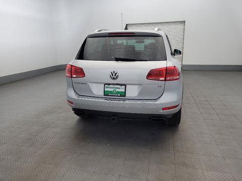 Used 2014 Volkswagen Touareg Lux image 7