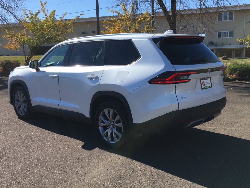 Used 2026 Toyota Grand Highlander AWD image 4