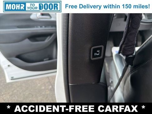 Used 2020 Chrysler Pacifica Limited w/ S Appearance Package image 30