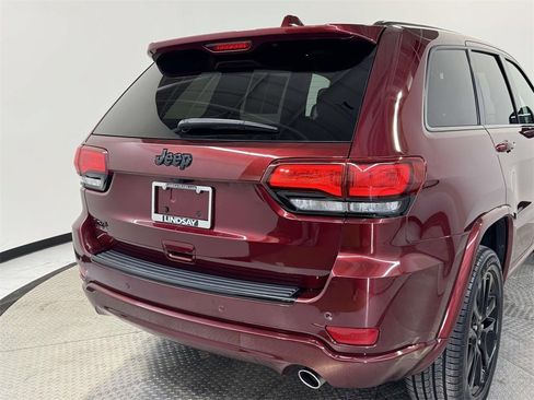 Used 2018 Jeep Grand Cherokee Altitude image 8