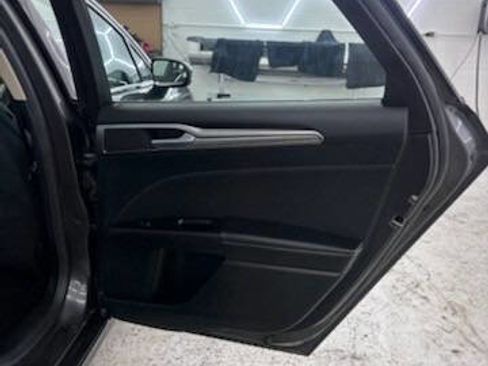 Used 2017 Ford Fusion SE w/ Fusion SE Technology Package image 25