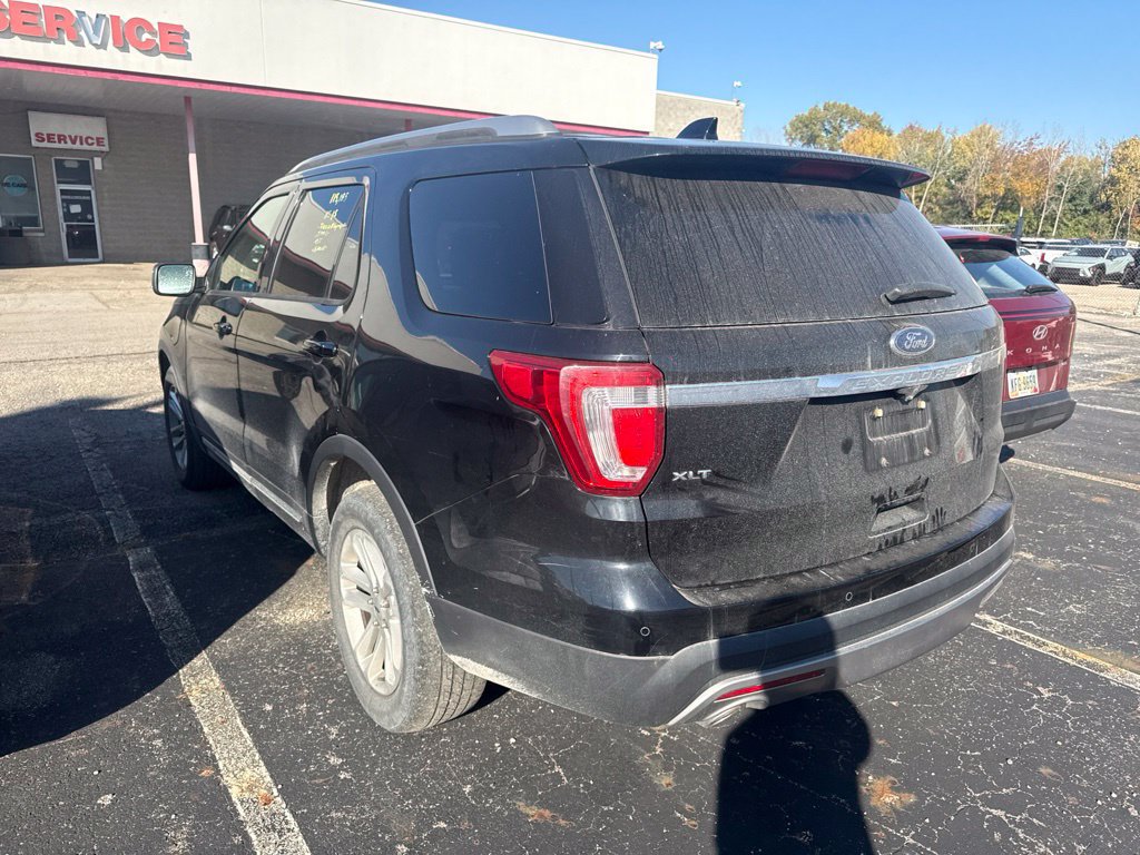 Used 2017 Ford Explorer XLT w/ Equipment Group 202A FWD image 2