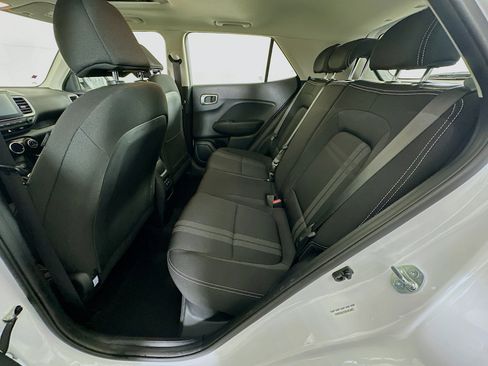Used 2025 Hyundai Venue SEL image 29