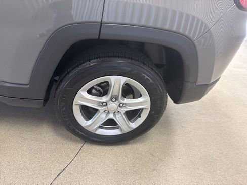 Used 2024 Jeep Compass Latitude image 5