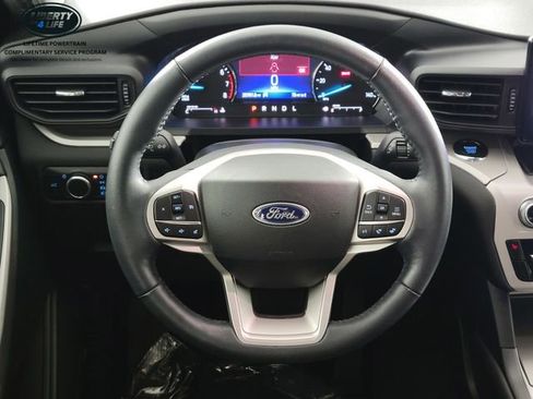 Used 2023 Ford Explorer XLT AWD/4WD image 27