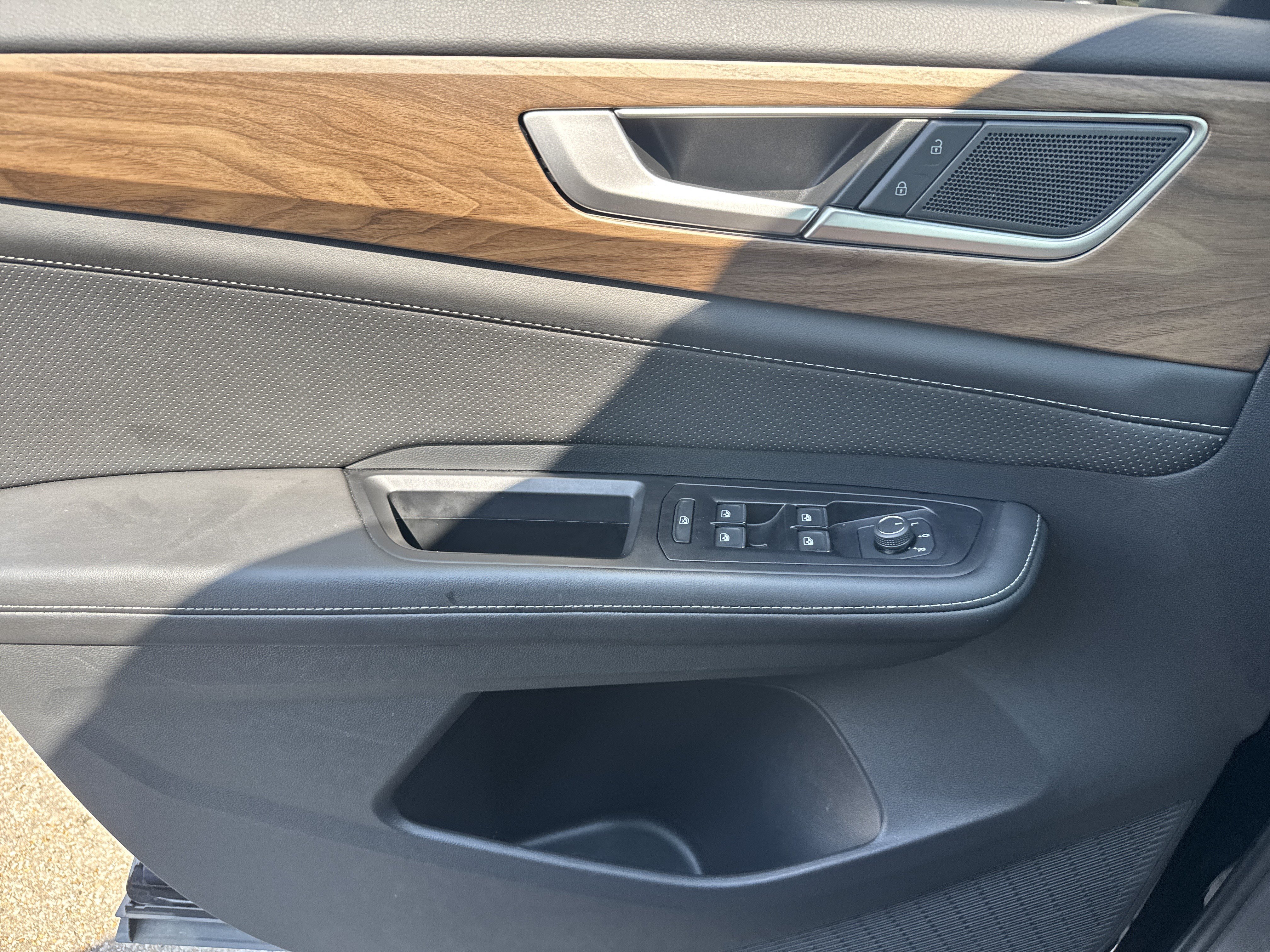 Certified 2025 Volkswagen Atlas SE FWD image 9