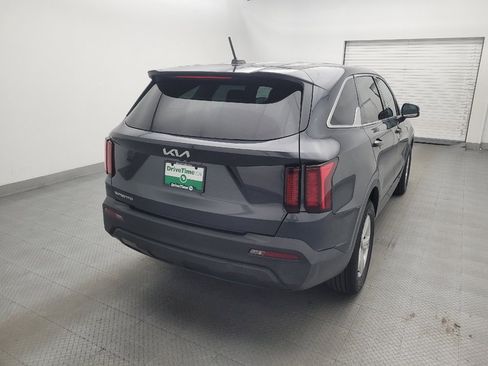 Used 2023 Kia Sorento LX FWD image 7