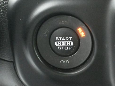 Used 2023 Jeep Wrangler Unlimited w/ Sun & Screen Package image 16