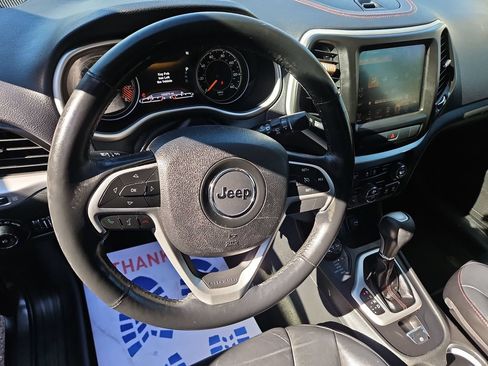 Used 2015 Jeep Cherokee Trailhawk w/ Comfort/Convenience Group AWD/4WD image 13