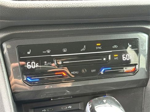 Certified 2024 Volkswagen Tiguan SE image 22
