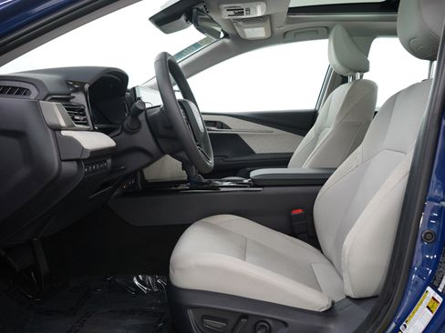 Used 2026 Toyota Camry XLE w/ Premium Plus Package FWD image 18