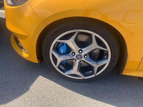 Used 2016 Ford Focus ST w/ Equipment Group 402A FWD image 3