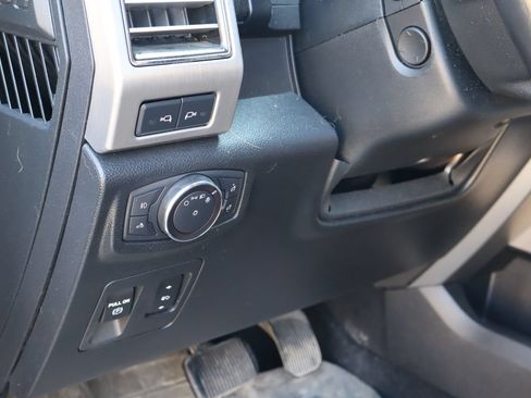 Used 2019 Ford F150 Platinum w/ Equipment Group 701A Luxury AWD/4WD image 24