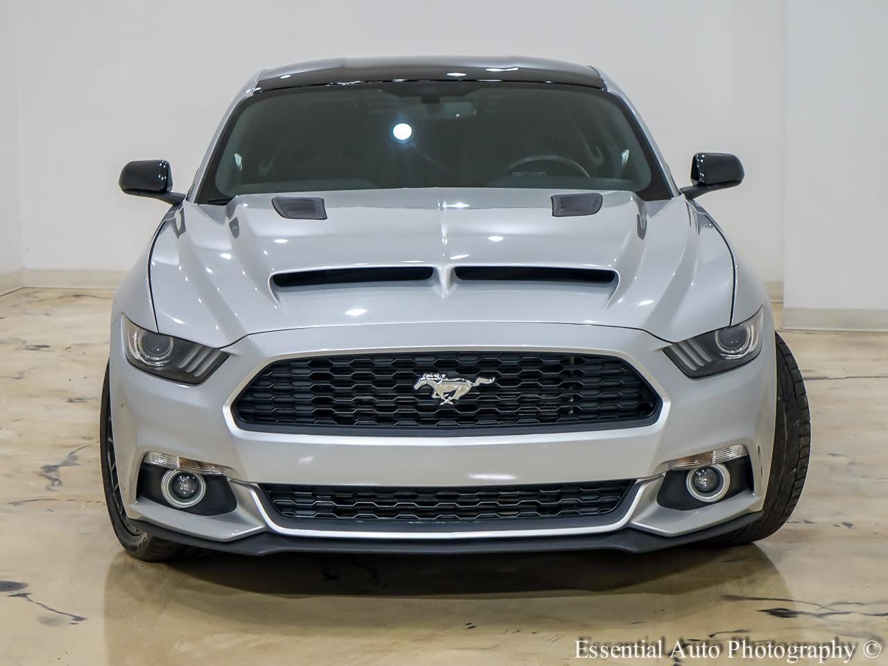 Used 2017 Ford Mustang Coupe RWD image 4