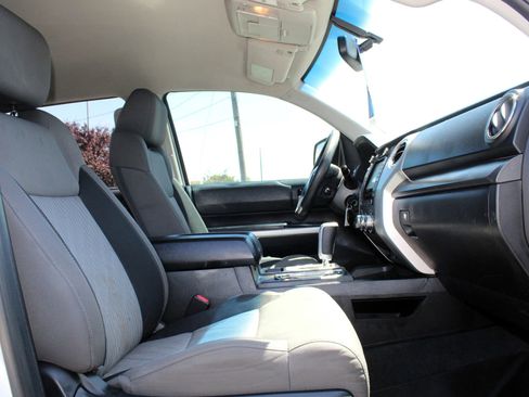 Used 2015 Toyota Tundra SR5 w/ SR5 Upgrade Package AWD/4WD image 17