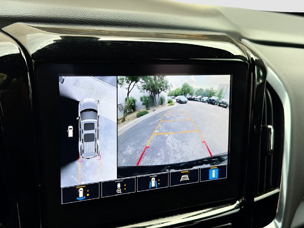 Used 2023 Chevrolet Traverse RS FWD image 14