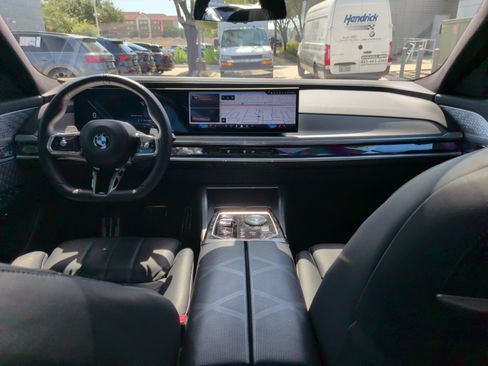Used 2023 BMW 760i xDrive AWD/4WD image 30