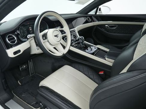 Used 2021 Bentley Continental GT V8 image 20