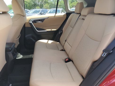 Used 2022 Toyota RAV4 XLE image 11