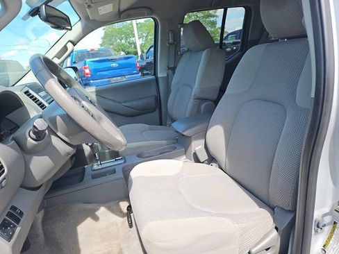 Used 2012 Nissan Frontier SV w/ SV Premium Utility Pkg AWD/4WD image 25