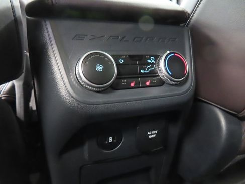 Used 2025 Ford Explorer Platinum w/ LUX Leather Package AWD/4WD image 16