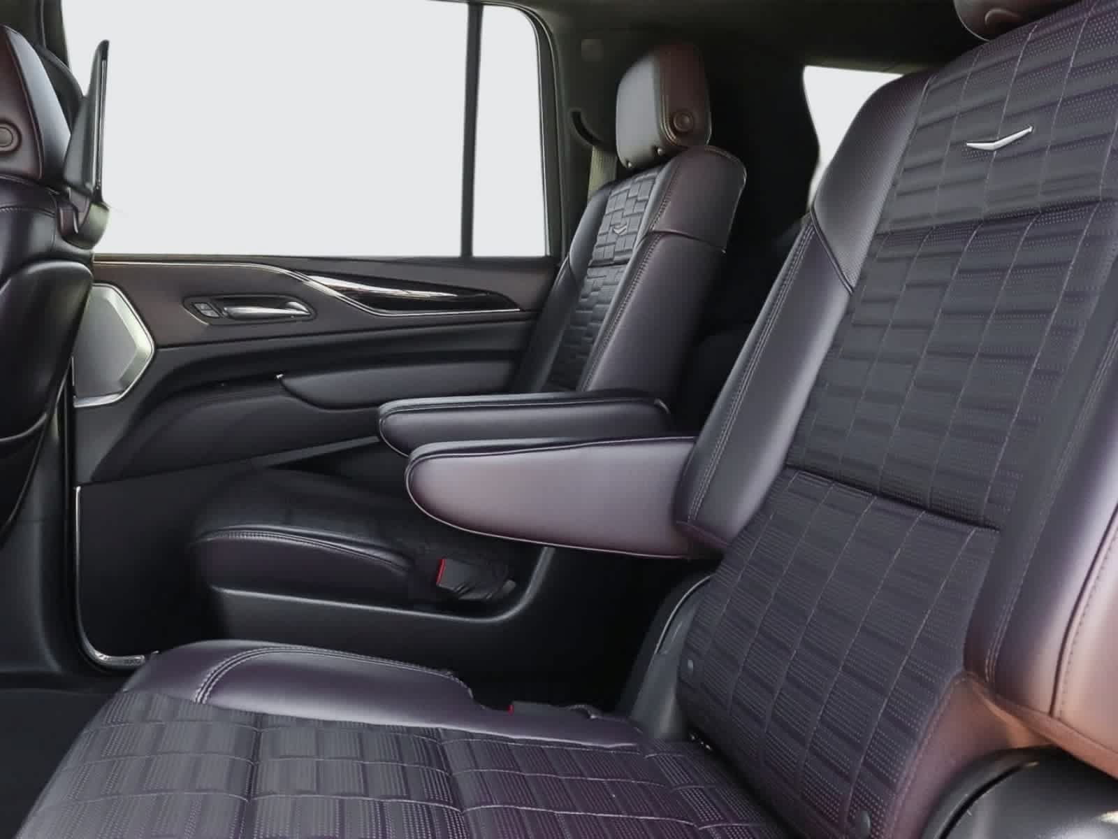 Used 2023 Cadillac Escalade ESV Premium Luxury Platinum AWD/4WD image 28
