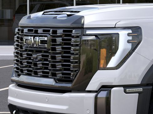 New 2025 GMC Sierra 3500 Denali Ultimate image 13
